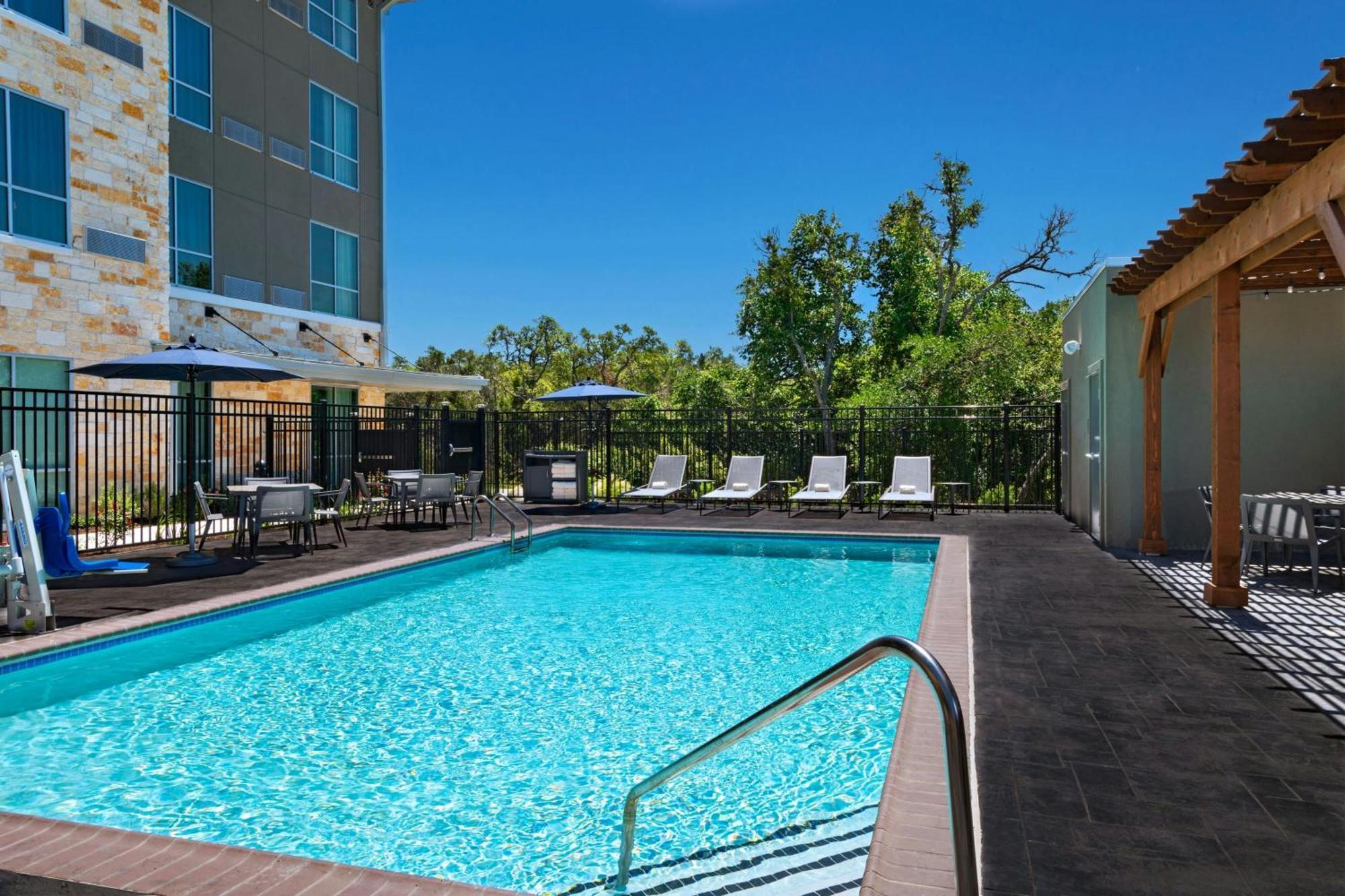 Courtyard By Marriott Austin Dripping Springs Hotel Exterior photo