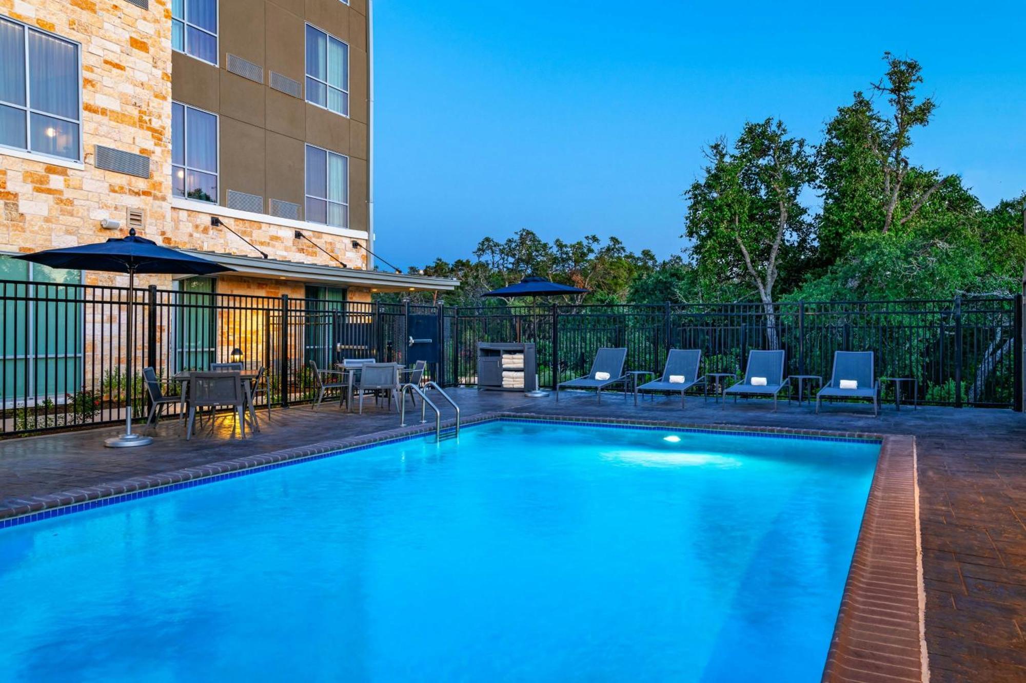 Courtyard By Marriott Austin Dripping Springs Hotel Exterior photo